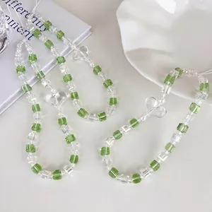Bijou de Téléphone en Perles d'Acrylique Vert Blanc Fait à la Main Pendentif Cœur Cordon de Suspension Décoratif pour Femmes