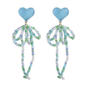 Boucles d'oreilles cœur bleu avec nœuds en perles colorées et longs pompons
