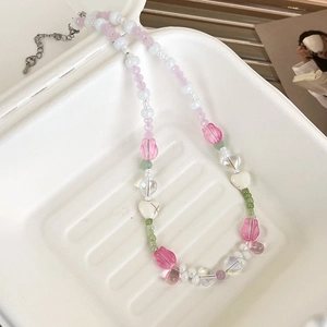 Collier de perles de cristal rose avec tulipe et pendentif cœur en céramique