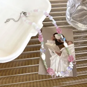 Collier de perles fleur tulipe rose avec cœur en céramique et pendentif goutte d'eau