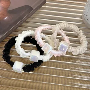 Set di 4 eleganti elastici in organza con ciondoli a perla quadrata in colori neutri