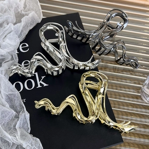 Irregular liquid metal hair claw clips set in gold, silver, and gun black finishes