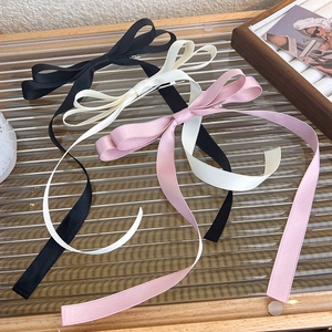Set de 3 elegantes pinzas para el cabello con lazos de satén en negro, crema y rosa