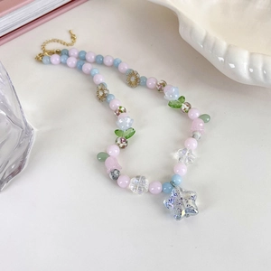 Collier en perles pastel avec pendentif étoile et fleurs en verre pour femme