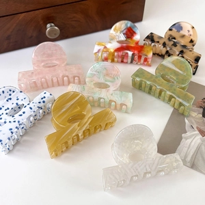 Korean Style Iridescent Acetate Hair Claw Clip Elegant Marble Pattern Tortoiseshell Shark Clip Fashionable Hair Accessories Women
