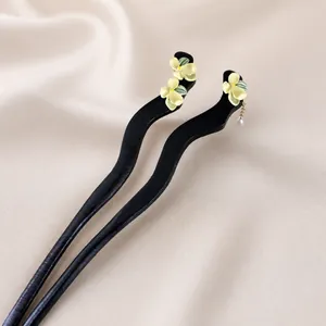 Sandalwood hair sticks with jasmine flowers and pearls in a traditional zen setting