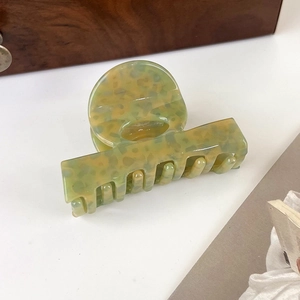 Detailed macro view of the marble texture on this Korean style acetate hair claw clip