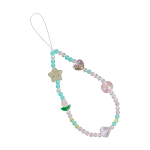 Bijou de téléphone tulipe aux tons pastel avec perles étoile et cœur sur fond blanc