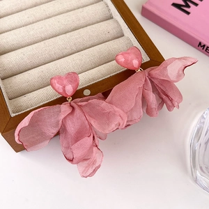 Romantic rose pink chiffon petal earrings with glossy heart stud for sweet vacation style