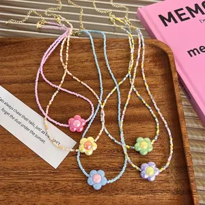 Collier de perles fleurs macaron colorées avec fermoir doré réglable pour femme
