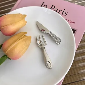 Pince à Cheveux Créative en Forme de Fourchette Alliage Y2K avec Strass pour Femmes Style Harajuku Métal Argenté Décoratif