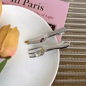 Barrettes Y2K en forme de couteau et fourchette argentés avec strass roses