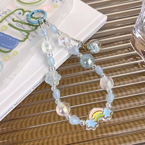 Dragonne de téléphone en perles bleues avec pendentif cœur et étoile arc-en-ciel sur verre