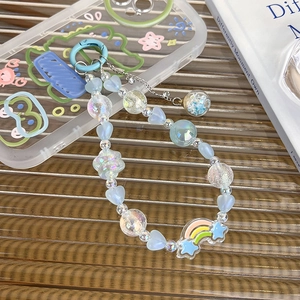 Détails de la dragonne de téléphone bleue avec perles de cœur et pendentif étoile arc-en-ciel