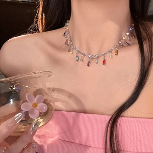 Élégant Collier en Cuivre Avec Glands en Zirconium Baguette Coloré pour Femmes Mode Luxe Léger Collier Pendentif Géométrique
