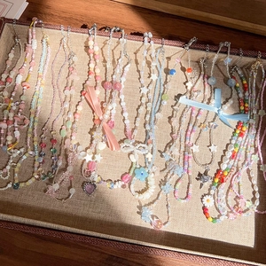 Collier de perles colorées avec nœuds doux cœurs et fleurs pour les filles