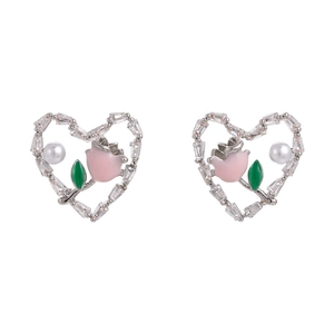 Boucles d'oreilles cœur en argent avec perles de tulipe et zircons blancs étincelants