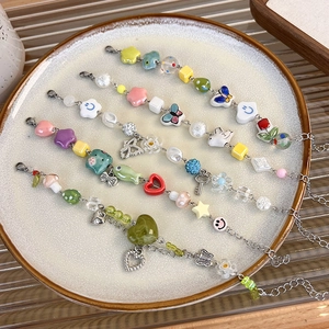 Bracelets en perles de céramique colorées faits main avec breloques papillon et cœur
