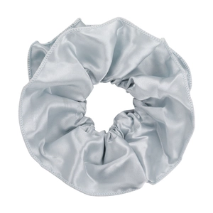 Eleganter babyblauer doppellagiger Satin-Haargummi mit glänzendem Plissee-Effekt