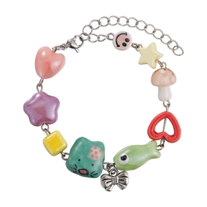 Bracelet coloré en céramique avec papillons, cœurs et pendentifs souriants mignons