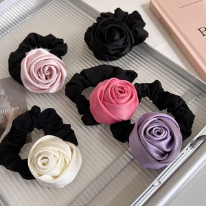Lot de chouchous fleurs en satin faits main en couleurs variées avec haute élasticité
