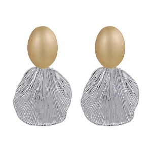 Fashionable oversized shell earrings in matte gold and silver metal for women