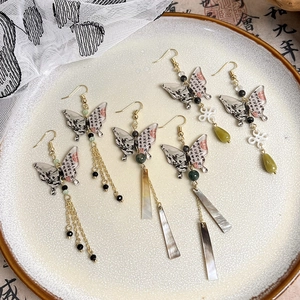 Orecchini vintage a farfalla con pittura a inchiostro e ganci dorati eleganti