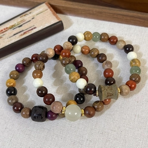 Bracelet en bois de santal style ethnique avec pierres naturelles et design zen