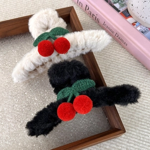 Graziose pinze per capelli in peluche a forma di ciliegia nere e crema per acconciature