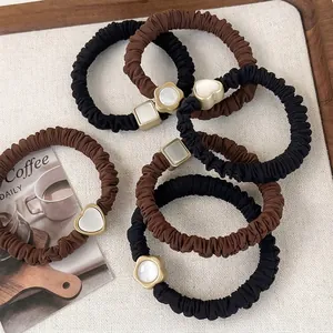 Elegante Plissee Haargummis Legierung Herz Blume Quadrat Anhänger Stoff Elastische Haarbänder Für Damen Täglicher Styling Schmuck
