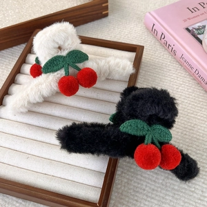 Simpatica Molletta per Capelli in Peluche a Ciliegia Dolce Ciliegia Lavorata a Maglia Grande Clip a Squalo Accessori Moda Capelli Autunno Inverno Donna