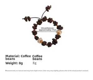 Détail du bracelet en grains de café avec perles patte de chat, 17cm long et 8g
