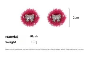 Détails des boucles d'oreilles en peluche rouge rose avec nœuds en strass et perles