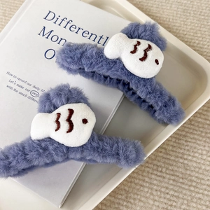 Pinza per capelli in peluche blu con ricamo di pesce bianco per accessori femminili