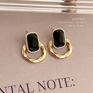 Boucles d'Oreilles Clous Vintage en Alliage Avec Gemme Noire Rectangulaire Cercle Ondulé Doré Bijoux de Luxe Pour Femmes