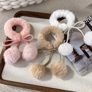 Set di elastici per capelli in peluche con pompon a ciliegia e fiocchi rosa e beige