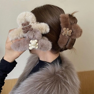 Plüsch Bär Haarklammern für Damen in Beige und Braun aus Kunstpelz für den Winter
