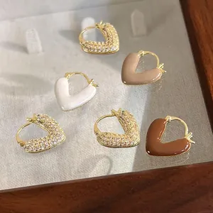 Boucles d'Oreilles Créoles en Cœur en Cuivre Plaqué Or Véritable pour Femmes Boucles d'Oreilles Huggie en Émail et Strass Vintage Français Bijoux Coréens Minimalistes