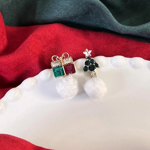 Orecchini di Natale con pompon di fiocco di neve e design ad albero e renna per donna