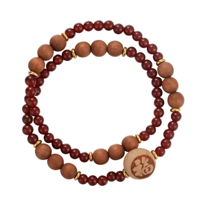 Bracelet double couche style chinois avec agate rouge, perles de bois et charme Fu