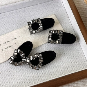 Velvet heart and rectangular hair clips set with dark grey rhinestones for women