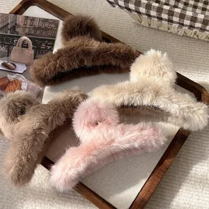Pince à Cheveux Douce en Peluche d'Hiver Fausse Fourrure Grande Pince Requin Élégante Accessoires de Coiffure Chauds pour Femmes