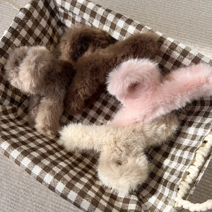Pinces à cheveux en fausse fourrure pelucheuse en café, marron, rose et beige pour l'hiver