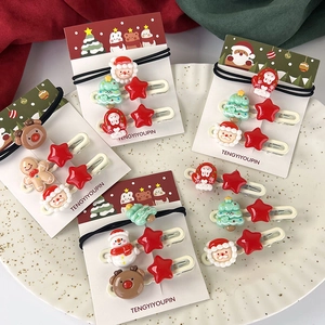 Ensemble de barrettes de Noël avec Père Noël et rennes présentés sur carte blanche