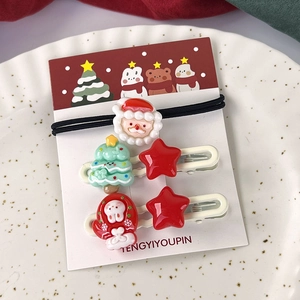 Détail d'un lot de barrettes de Noël avec Père Noël, sapin et accessoires de bonhomme de neige