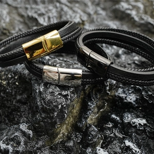 Bracelet Minimaliste Multicouche en Acier Inoxydable et Cuir de Vache Tressé pour Hommes Femmes Unisexe Fermoir Magnétique Bijoux