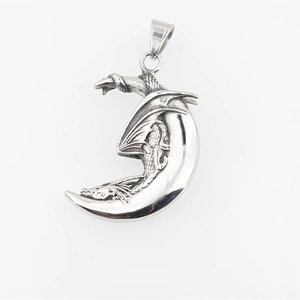Collier pendentif dragon poli et croissant de lune en acier inoxydable vintage