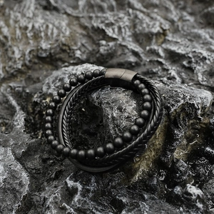 Bracciale a tre strati in pelle nera intrecciata con pietre vulcaniche per uomo e donna