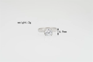 Detailweergave van klassieke moissanite ring van 3g met afmetingen van 6,9 mm