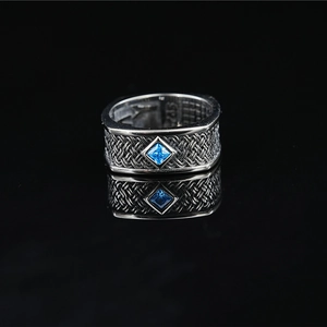Vintage S925 sterling silver ring with blue sapphire gemstone and woven texture